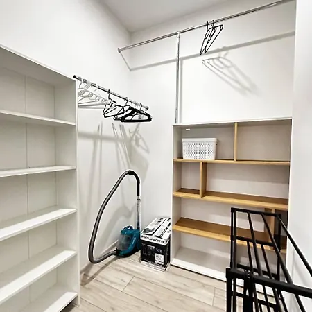Kamanina 20 2-bedrooms * Odessa